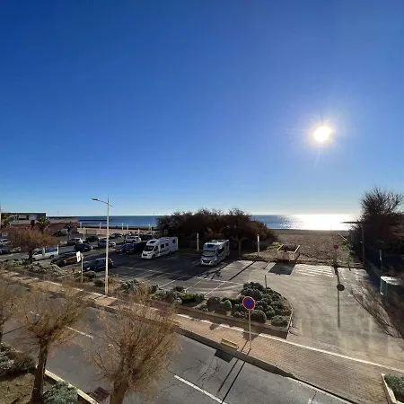 Apartment T2 Avec Terrasse, Parking Prive, Proche - Fr-1-701-18 *