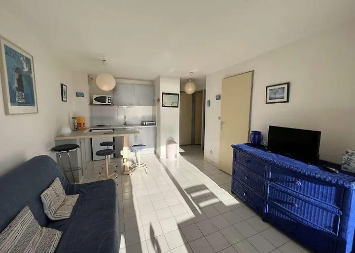 T2 Avec Terrasse, Parking Prive, Proche - Fr-1-701-18 Apartman